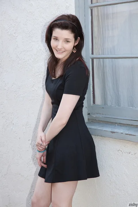 Thick Brunette in a Dress Flashes Her Panties and Ass – photo 4 of 11
