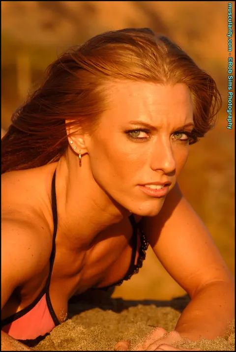 Athletic Woman Poses in a Bikini on the Beach – photo 12 of 15