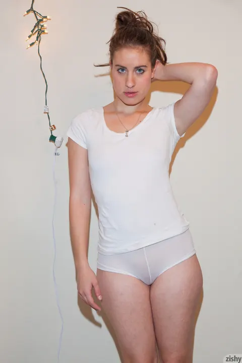 Curvy Amateur Poses in Her Outfit with Whipped Cream – photo 9 of 11