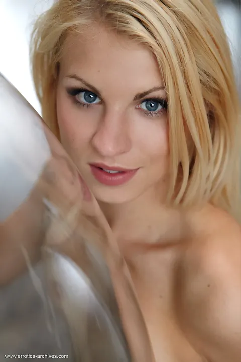 Blonde Pulls Her Shaved Labia Open in Close-Up – photo 9 of 16