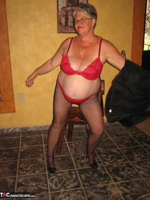 PAWG in Lingerie and Pantyhose Shows Off Her Big Ass – photo 9 of 20