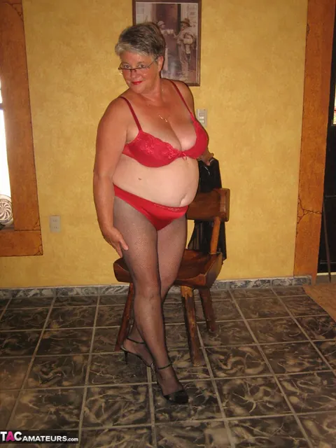 PAWG in Lingerie and Pantyhose Shows Off Her Big Ass – photo 12 of 20