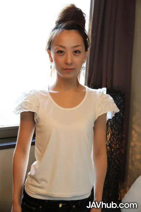 Slim Japanese Woman Poses in Her Panties – photo 3 of 20