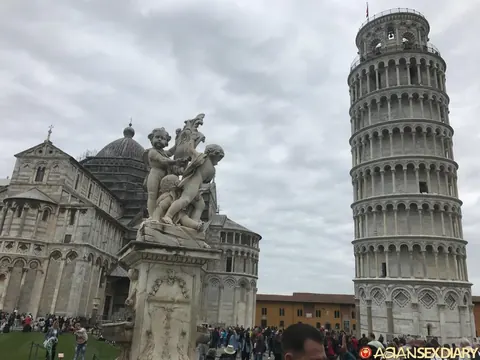 Petite Italian Undresses for Sex in a Hotel – photo 21 of 21