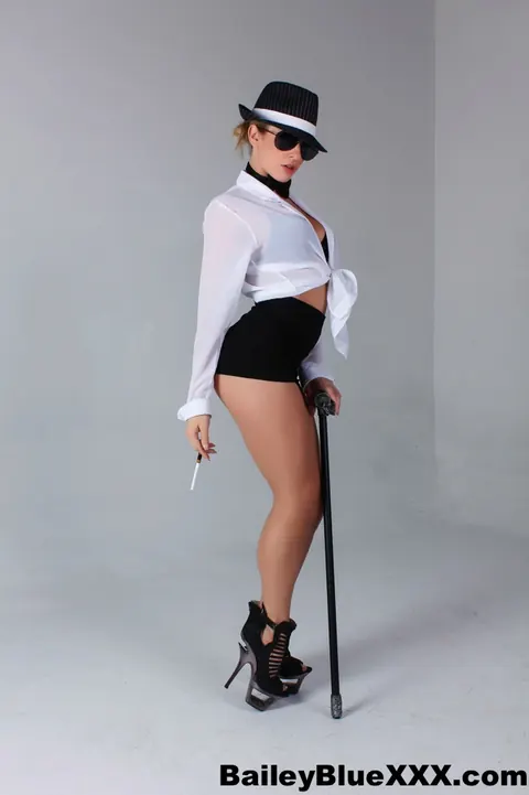Dahlia Sky: Blonde Teases in Stockings, Heels, Shorts and Glasses – photo 9 of 15