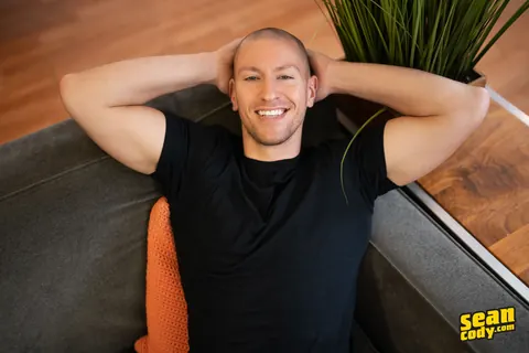 Thick Nude Model Shows Off His Big Ass – photo 7 of 11