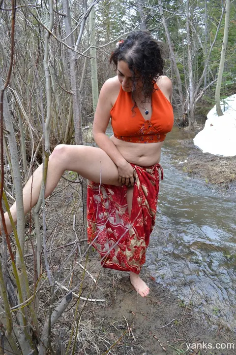 Busty Curly Brunette MILF Fingers Her Hairy Muff Outdoors – photo 2 of 17