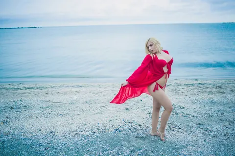 Vanesa Parks: Blonde in a Bikini and Jeans Undresses on the Beach – photo 14 of 15