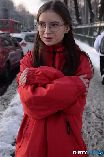Taylor Krystal – Slim Brunette in Glasses Gets Fucked Outdoors