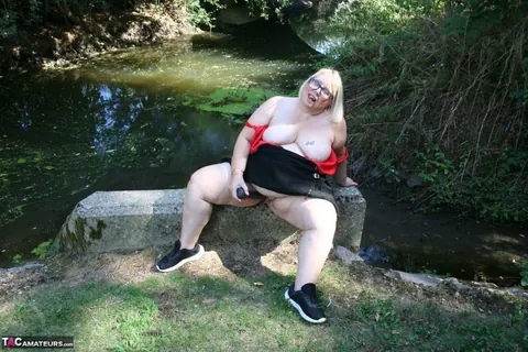 Lexie Cummings: British BBW Fingers Her Pussy and Fucks a Dildo – photo 12 of 16