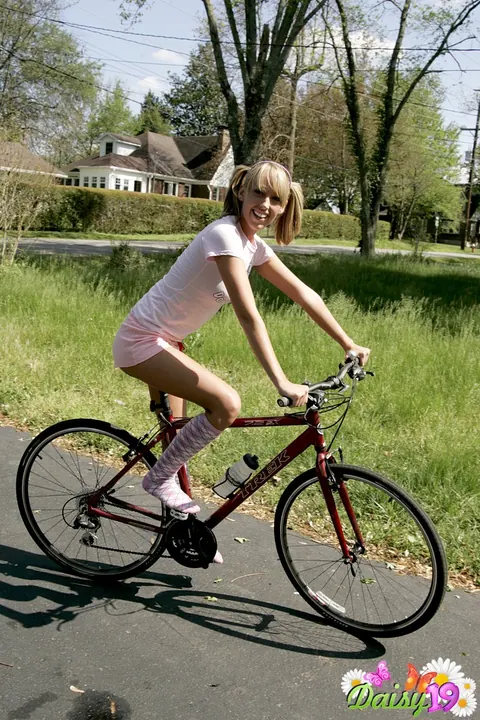 Blonde in Shorts and Socks Strips and Shows Her Ass – photo 1 of 12