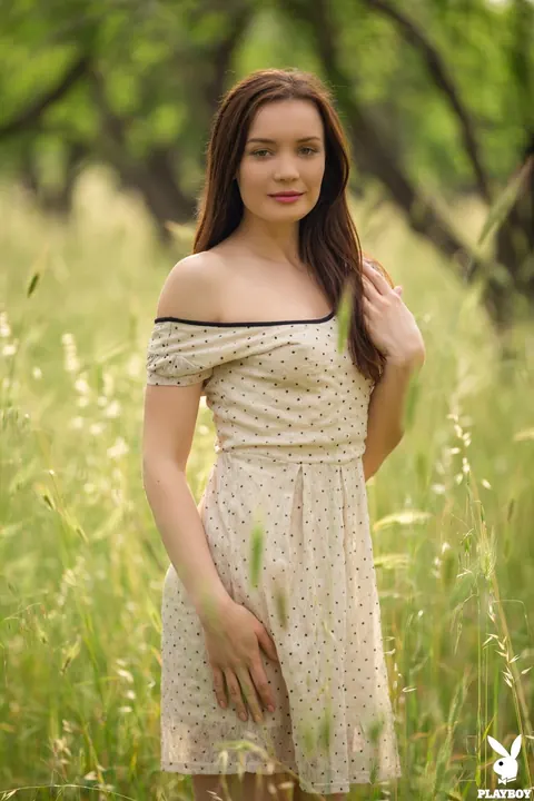 Janeth Tense: Brunette Strips Out of Her Lingerie and Stands Nude Outdoors – photo 11 of 21