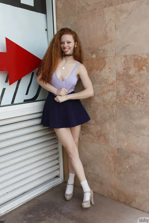 Wendy Patton: Petite Redhead Flashes Her Firm Booty in Public – photo 2 of 13