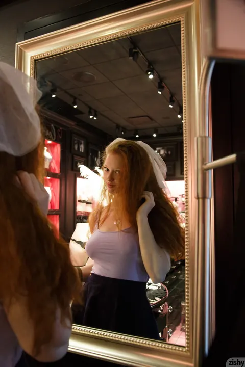 Wendy Patton: Petite Redhead Flashes Her Firm Booty in Public – photo 7 of 13