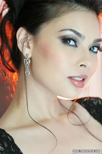 Tera Patrick – Tall Thai MILF Spreads Her Pussy in Heels