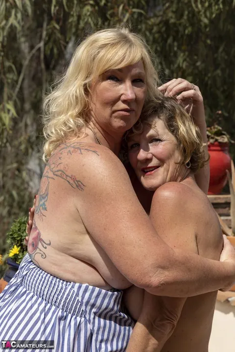 Molly Maracas: Short-Haired Blonde MILF Fingers and Licks Chubby Partner on Patio – photo 15 of 16