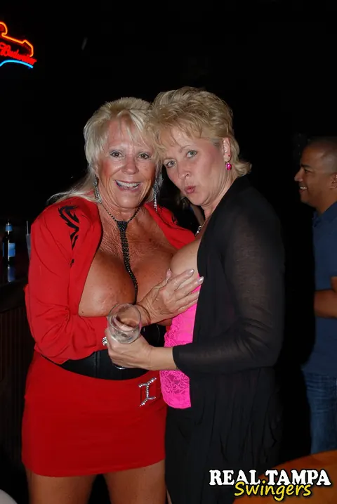 Mandi McGraw & Tracy Lick: Mature Blonde MILF Gives a Blowjob Outdoors – photo 4 of 21