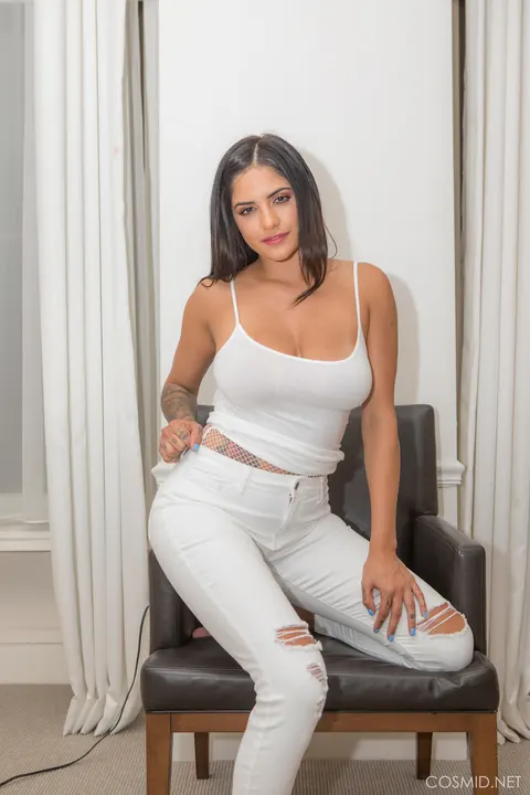 Annabelle Rose: Busty Latina Brunette Strips Off Her Ripped Jeans and Spreads Her Pussy – photo 2 of 16