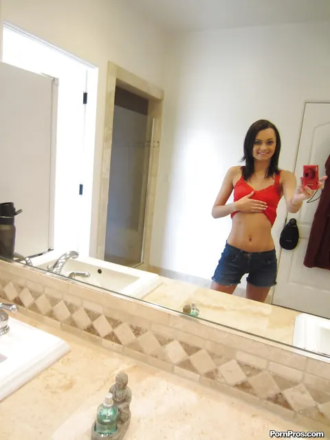 Mimi Rayne: Thick Brunette Reveals Her Big Ass and Spreads Before Mirror – photo 2 of 16