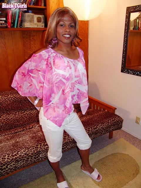 Ebony Trans Woman Strips Fully and Poses Nude – photo 3 of 16