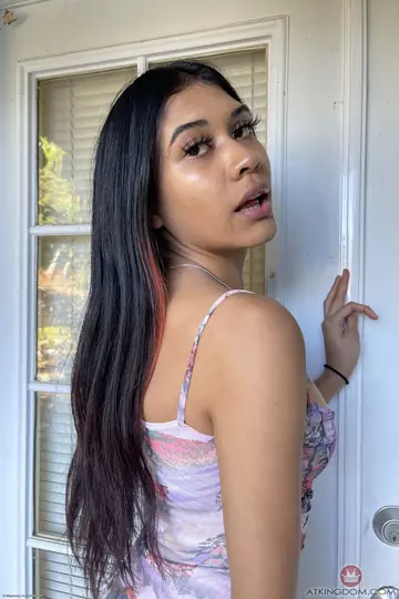 Reina Heart – Petite Latina Brunette in Glasses Reveals Her Shaved Pussy