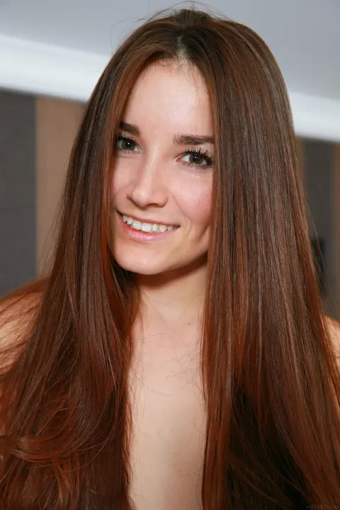 Stefany Sonri: Russian Brunette Strips Out of Her Lingerie and Poses Nude – photo 20 of 21