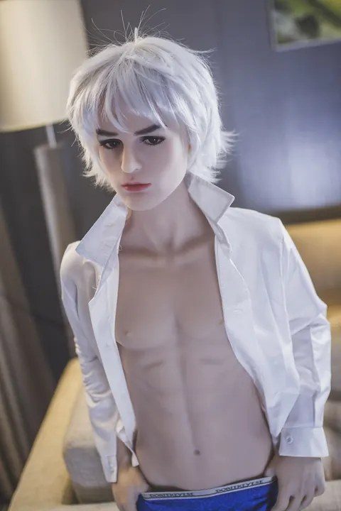 Platinum Blonde Strips Off Her Top and Shows Her Body – photo 13 of 20