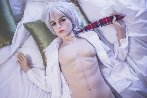 Platinum Blonde Strips Off Her Top and Shows Her Body – photo 5 of 20
