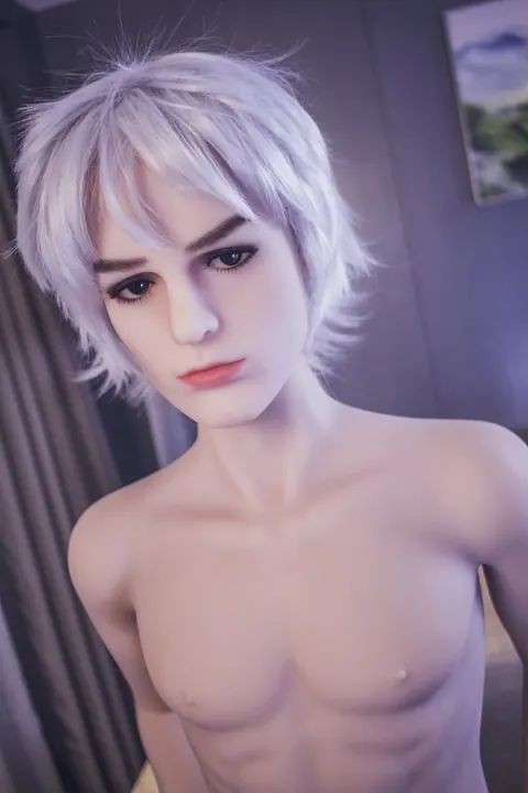 Platinum Blonde Strips Off Her Top and Shows Her Body – photo 16 of 20