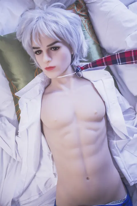 Platinum Blonde Strips Off Her Top and Shows Her Body – photo 11 of 20