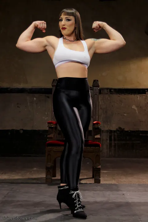 Mistress Kara: Curvy Athletic MILF Shows Off Muscles in Latex Leggings – photo 3 of 14