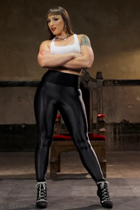 Mistress Kara: Curvy Athletic MILF Shows Off Muscles in Latex Leggings – photo 1 of 14