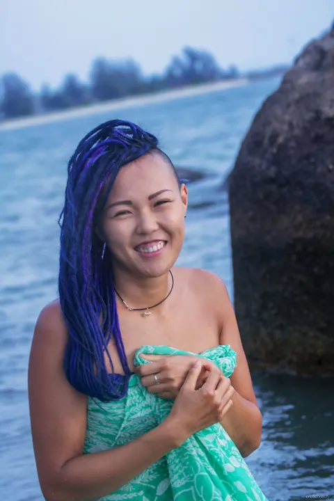 Sweet Julie: Slim Asian Brunette Spreads Her Pussy and Ass on the Beach – photo 17 of 21