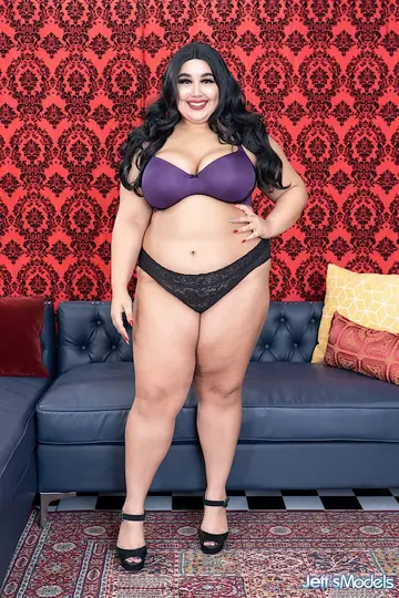 Chloe Klein – Brunette BBW Sucks Cock, Rides, and Spreads Her Legs
