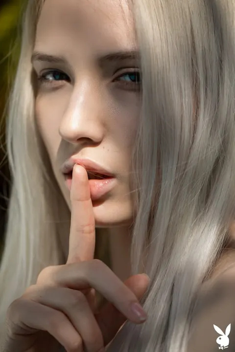 Monica Wasp: Blonde with Natural Tits Strips Nude and Displays Her Body – photo 10 of 21