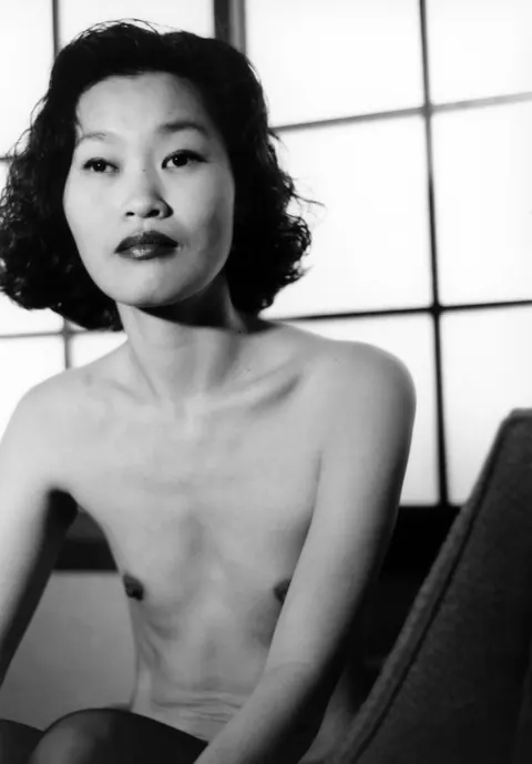 Petite Korean MILF Poses in Curly Hair – photo 15 of 20