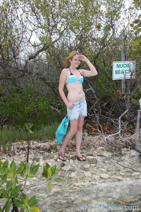 Katey Grind: Skinny Redhead Strips Out of Her Bikini on a Nudist Beach – photo 4 of 20