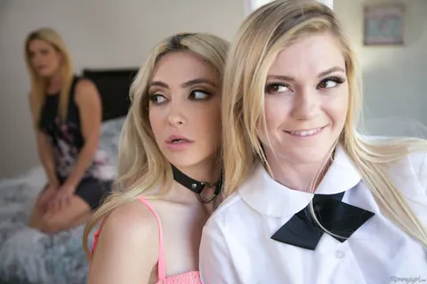 Chloe Foster: Slim Blonde MILFs Undress for a Lesbian Threesome – photo 4 of 17