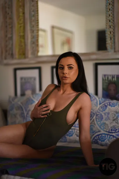 Jemima Page: Thick Brunette Strips Out of Her Bodysuit to Show Her Big Tits – photo 5 of 21
