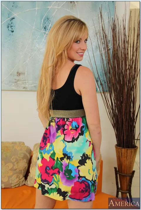 Jessica Heart: Busty Blonde Peels Off Her Skirt and Spreads Wide – photo 2 of 16