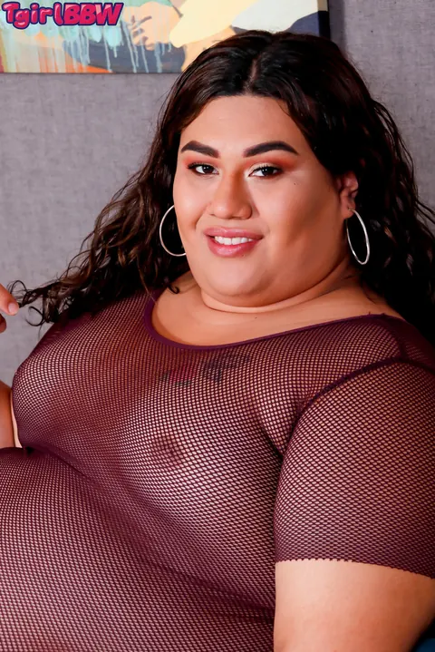 Thick Trans Woman Strips Off Her Top and Poses Nude Front and Back – photo 3 of 16