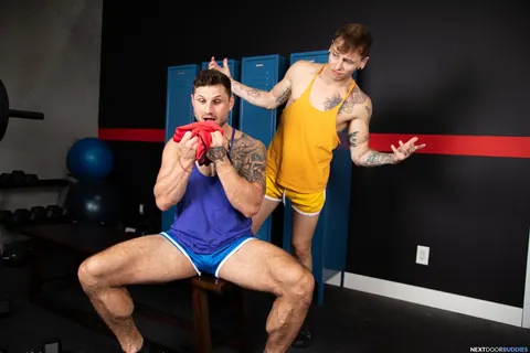 Athletic Men Suck Cock and Kiss in a Wild Gym Threesome – photo 6 of 19
