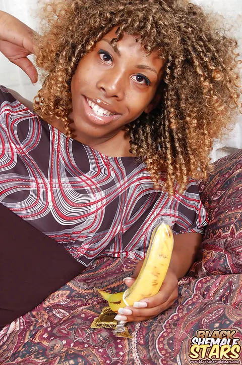 Ebony Trans Woman Uses a Banana Dildo and Masturbates – photo 8 of 16