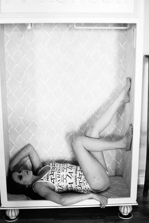 Woman Sheds Her Clothing and Poses Fully Nude – photo 2 of 21