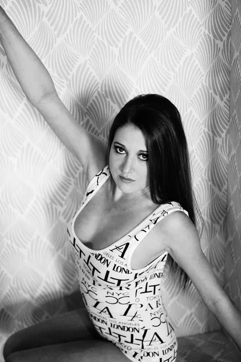 Woman Sheds Her Clothing and Poses Fully Nude – photo 21 of 21