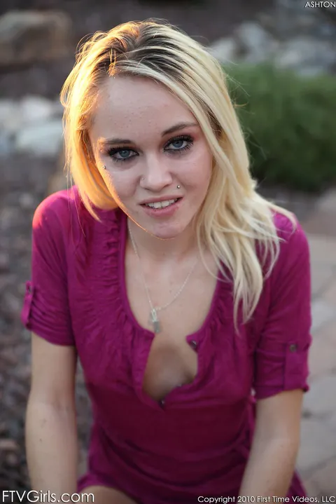 Slim Blonde Flashes Her Body and Poses Outdoors – photo 21 of 21