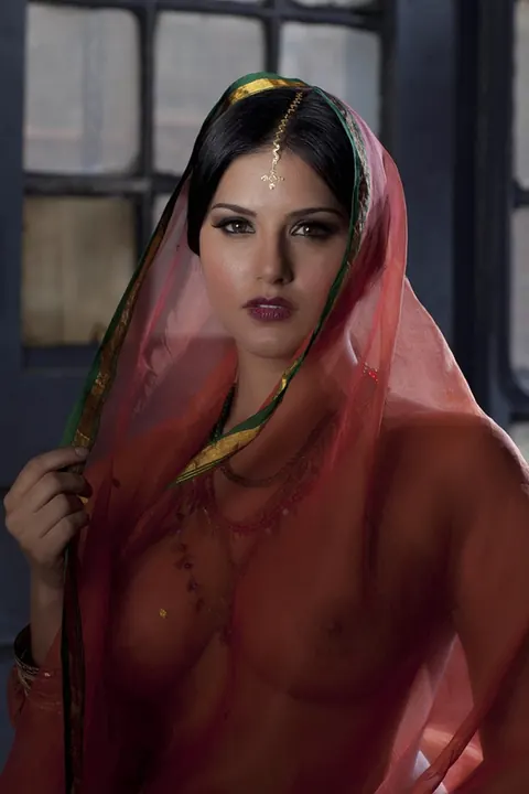 Sunny Leone: Indian MILF in a Sheer Dress Flaunts Her Big Tits – photo 8 of 20