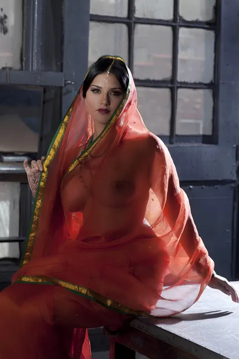 Sunny Leone: Indian MILF in a Sheer Dress Flaunts Her Big Tits – photo 18 of 20