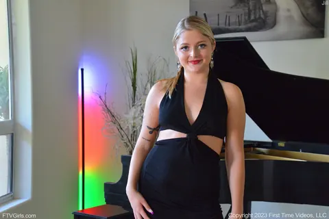 Jill Taylor: Blonde in a Skirt Fucks Herself with a Dildo at the Piano – photo 7 of 20