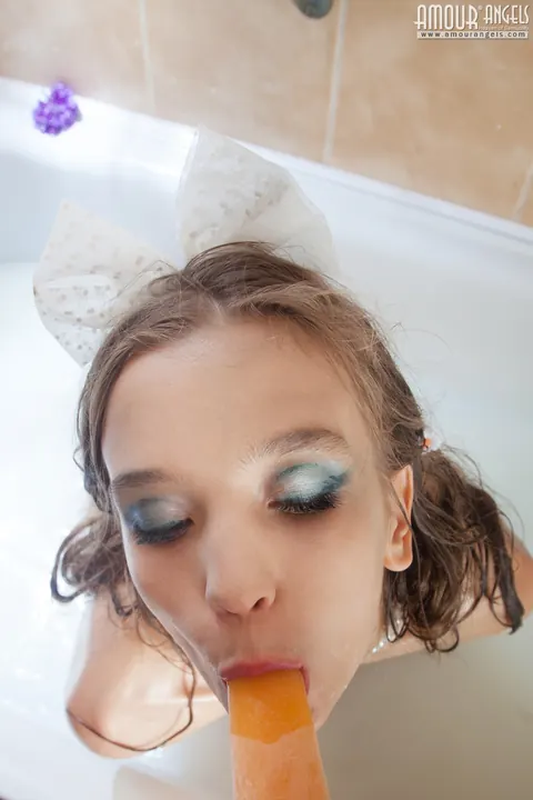 European PAWG Poses Naked in a Milk Bath – photo 16 of 20